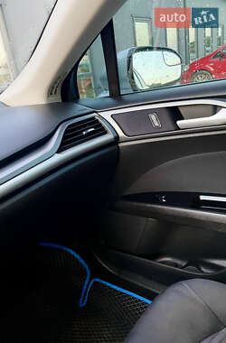 Седан Ford Fusion 2015 в 