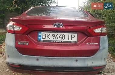 Седан Ford Fusion 2016 в 