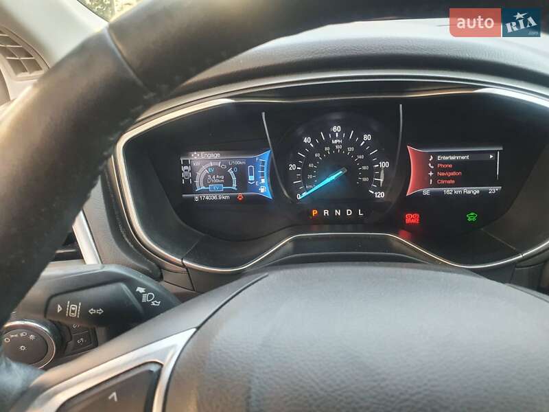 Седан Ford Fusion 2016 в Ровно