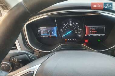 Седан Ford Fusion 2016 в 