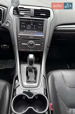 Седан Ford Fusion 2016 в 