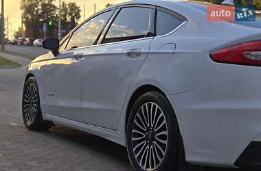 Седан Ford Fusion 2019 в 