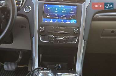 Седан Ford Fusion 2019 в 