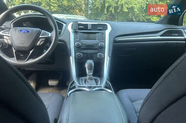 Седан Ford Fusion 2016 в 