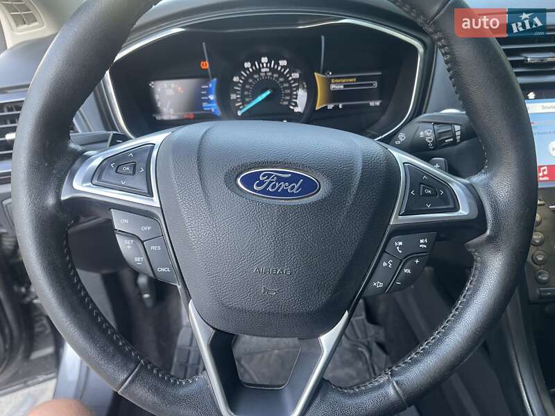 Седан Ford Fusion 2016 в Кам'янському