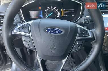 Седан Ford Fusion 2016 в 