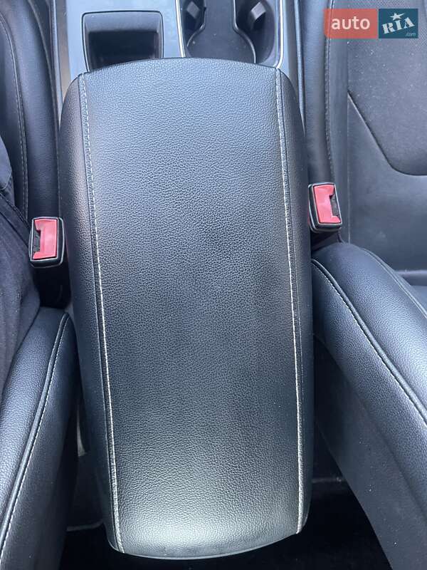 Седан Ford Fusion 2016 в Кам'янському