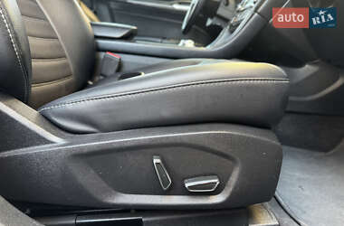 Седан Ford Fusion 2016 в 