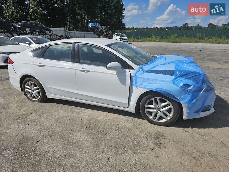 Седан Ford Fusion 2016 в 