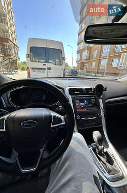 Седан Ford Fusion 2013 в 