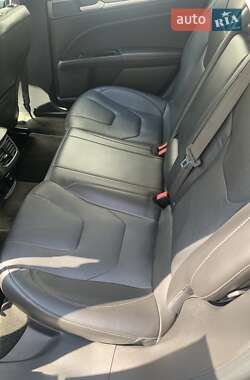 Седан Ford Fusion 2015 в 