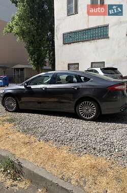 Седан Ford Fusion 2015 в 