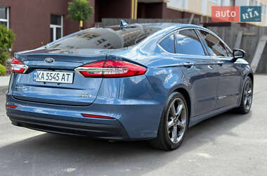 Седан Ford Fusion 2018 в 