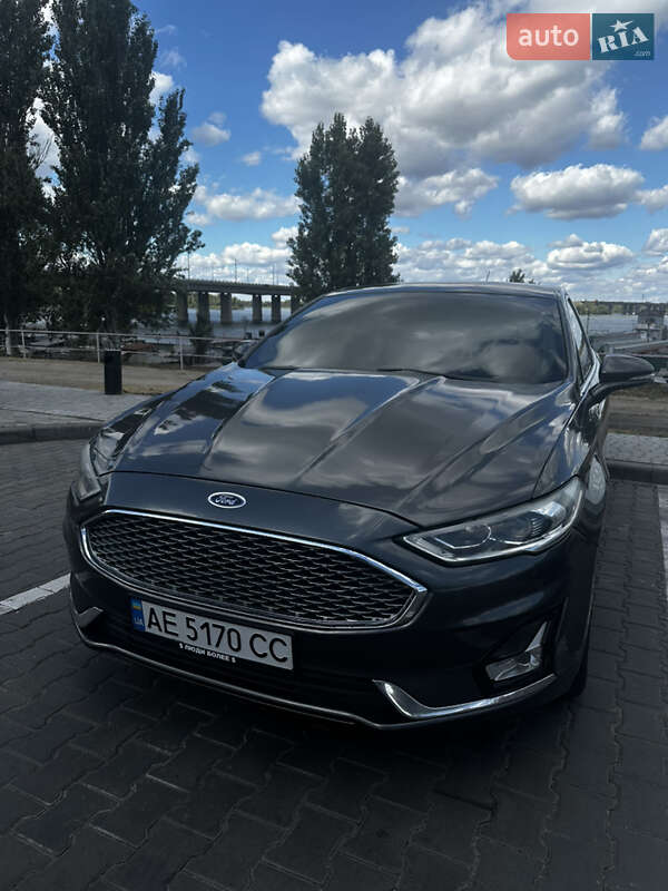 Седан Ford Fusion 2016 в 