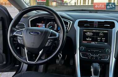 Седан Ford Fusion 2015 в 