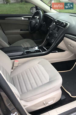 Седан Ford Fusion 2016 в 