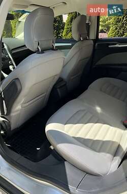 Седан Ford Fusion 2013 в 