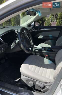 Седан Ford Fusion 2013 в 
