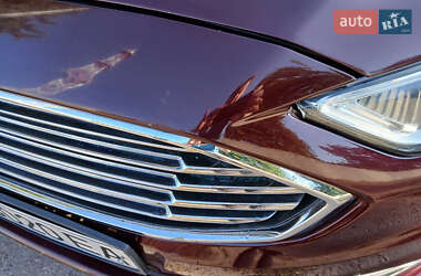 Седан Ford Fusion 2016 в 