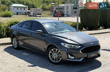 Седан Ford Fusion 2019 в 