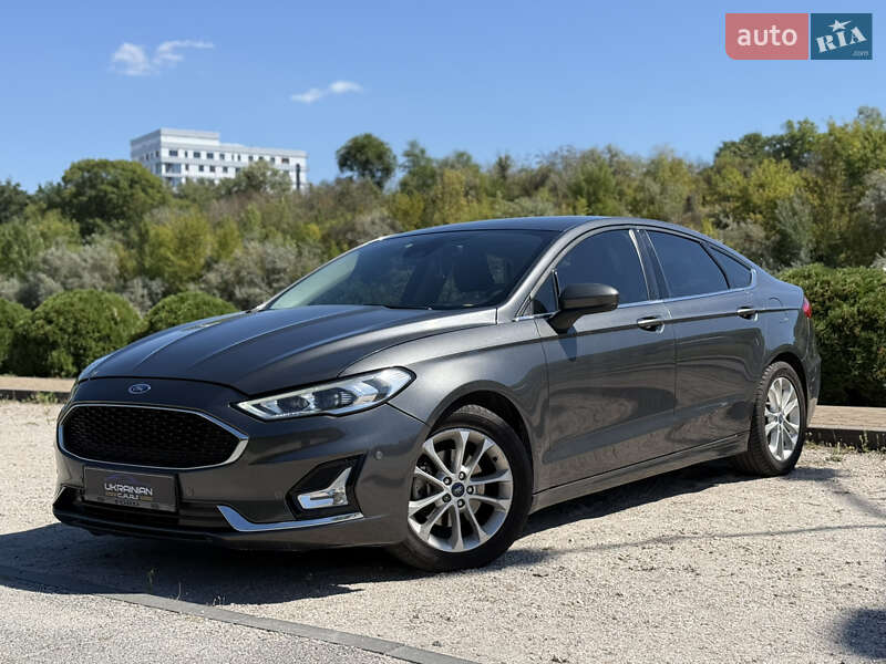 Седан Ford Fusion 2019 в 