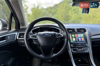 Седан Ford Fusion 2019 в 