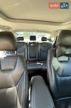 Седан Ford Fusion 2012 в 