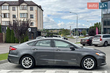 Седан Ford Fusion 2019 в 