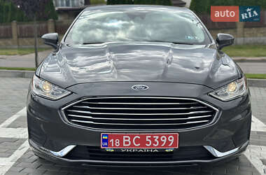 Седан Ford Fusion 2019 в 