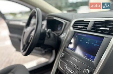 Седан Ford Fusion 2019 в 