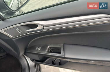 Седан Ford Fusion 2019 в 