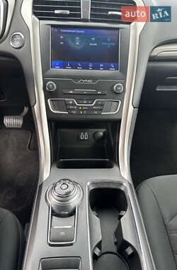 Седан Ford Fusion 2019 в 