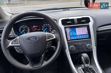 Седан Ford Fusion 2013 в 