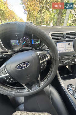 Седан Ford Fusion 2018 в 