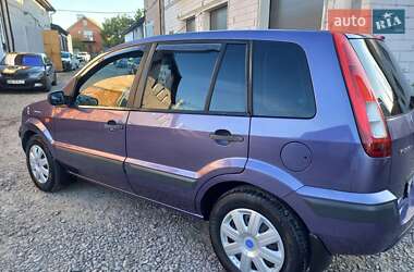 Хэтчбек Ford Fusion 2006 в 