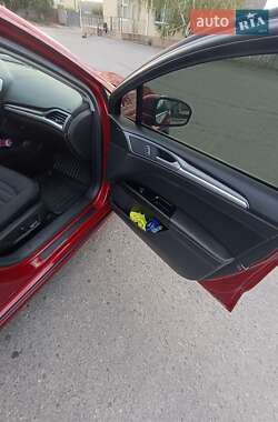 Седан Ford Fusion 2014 в 