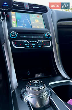 Седан Ford Fusion 2017 в 