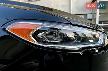 Седан Ford Fusion 2017 в 