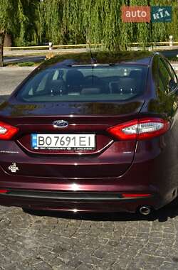 Седан Ford Fusion 2013 в 