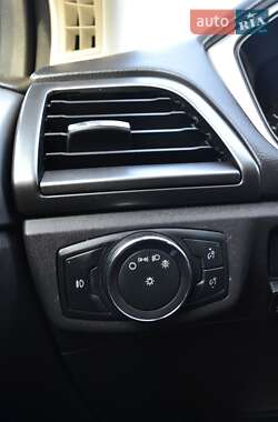 Седан Ford Fusion 2013 в 