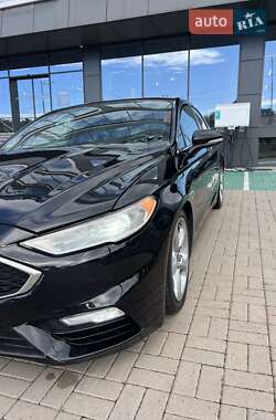 Седан Ford Fusion 2017 в 