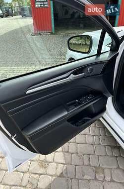 Седан Ford Fusion 2020 в 