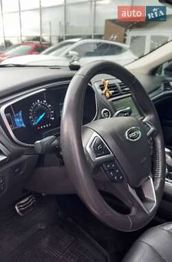 Седан Ford Fusion 2015 в 