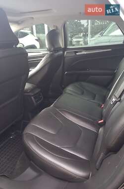 Седан Ford Fusion 2015 в 