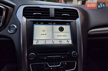 Седан Ford Fusion 2017 в 