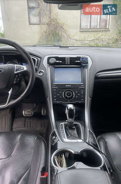 Седан Ford Fusion 2013 в 