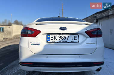Седан Ford Fusion 2013 в 