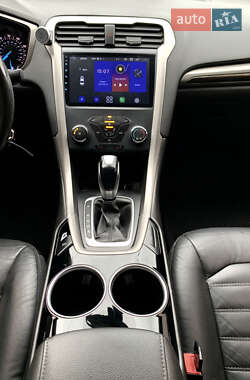 Седан Ford Fusion 2012 в 
