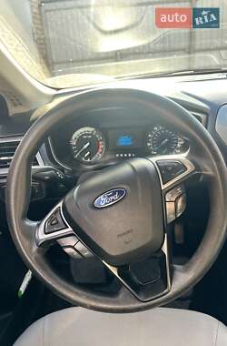 Седан Ford Fusion 2016 в 