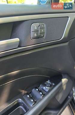 Седан Ford Fusion 2015 в 